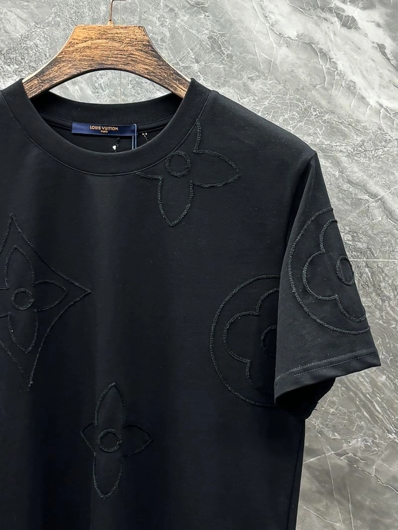 Modern Louis Vuitton T-Shirts 136187