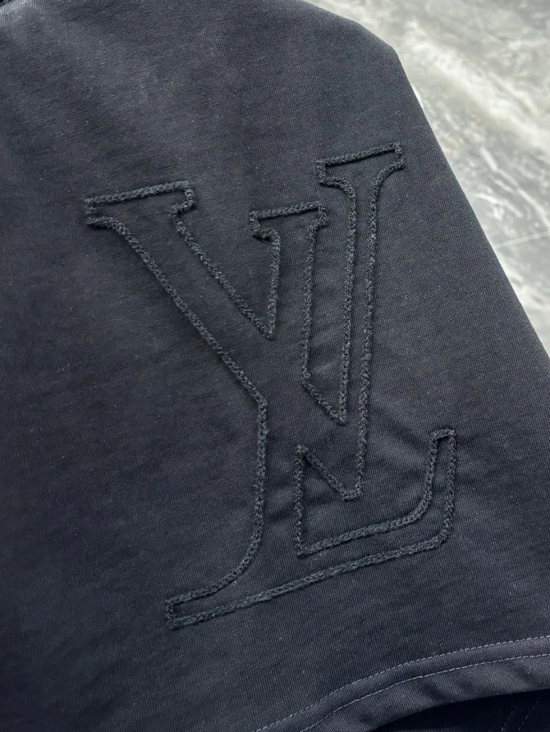 Modern Louis Vuitton T-Shirts 136187