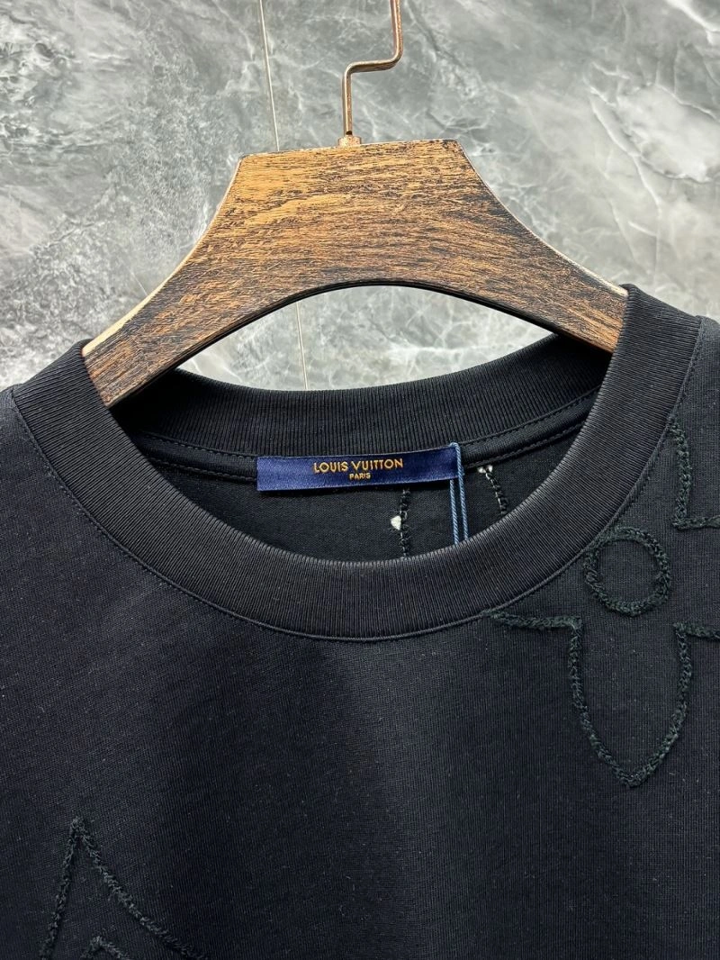 Modern Louis Vuitton T-Shirts 136187