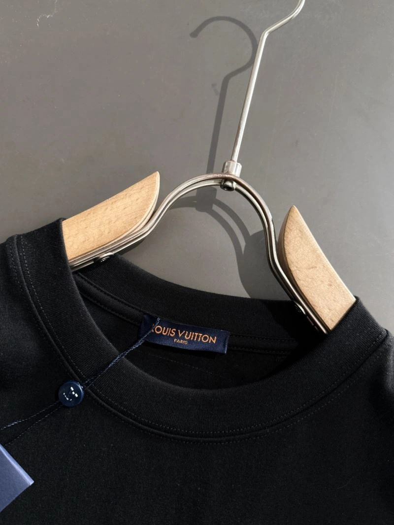 ModernLook Louis Vuitton T-Shirts 136181