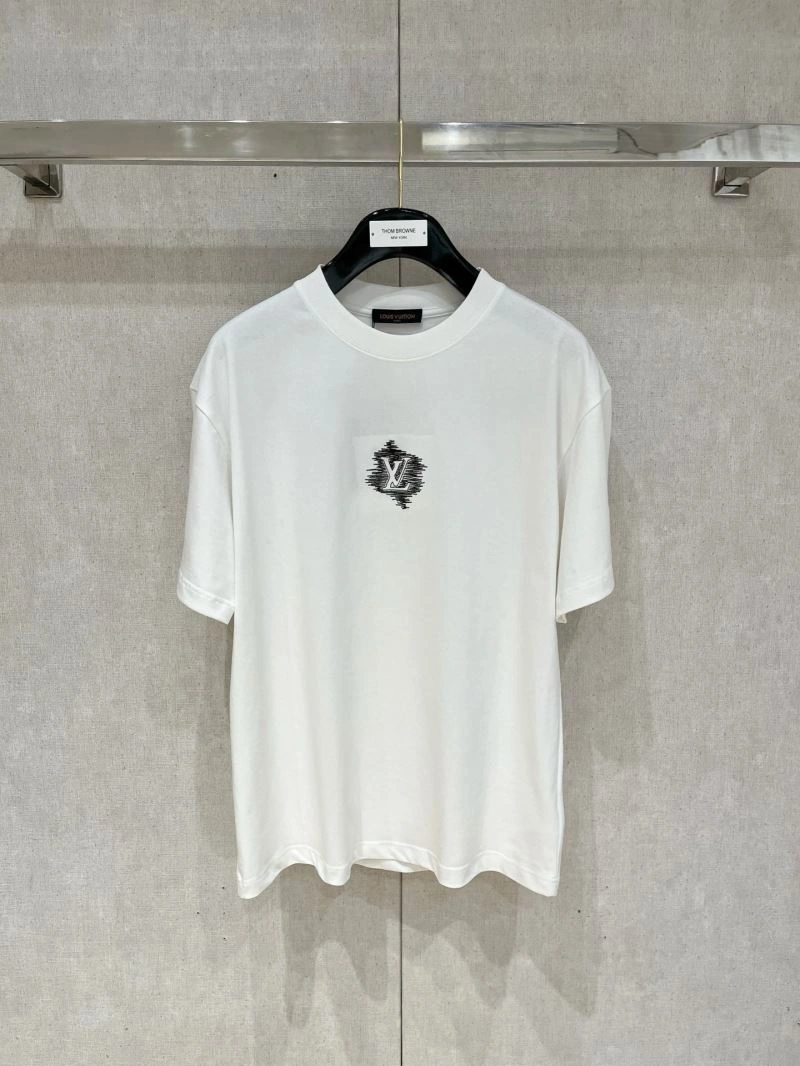 Louis Vuitton T-Shirts UrbanChic 136174
