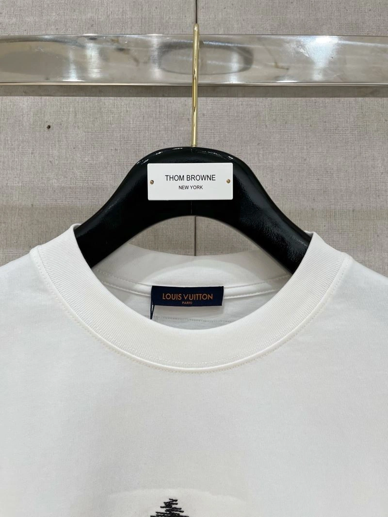 Louis Vuitton T-Shirts UrbanChic 136174