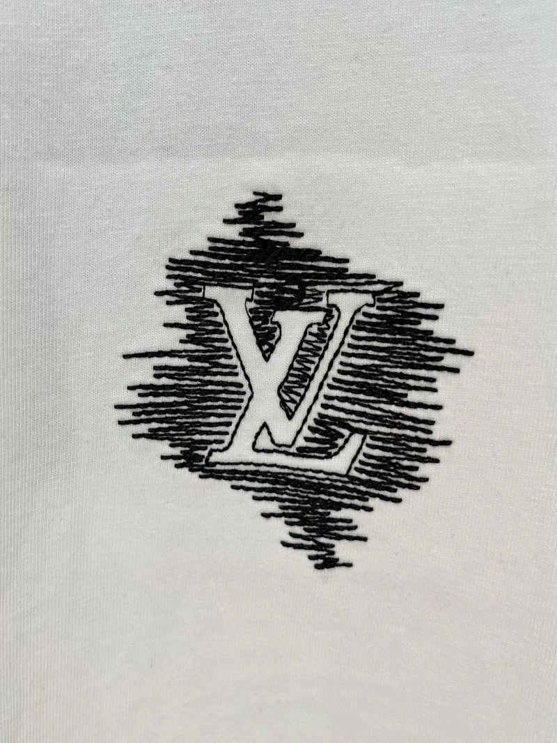 Louis Vuitton T-Shirts UrbanChic 136174