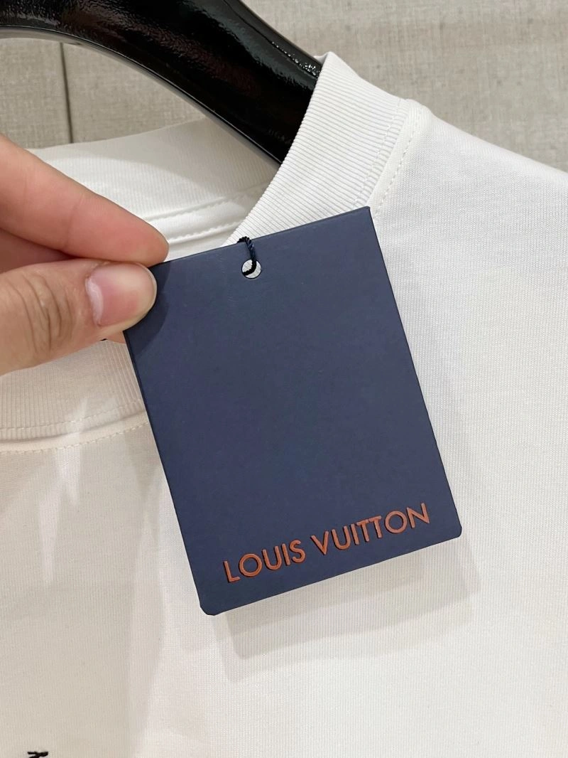 Louis Vuitton T-Shirts UrbanChic 136174