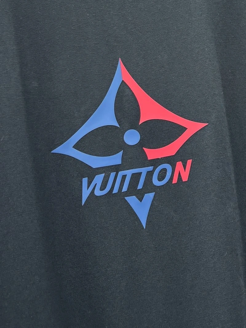 Louis Vuitton T-Shirts Bold 136188