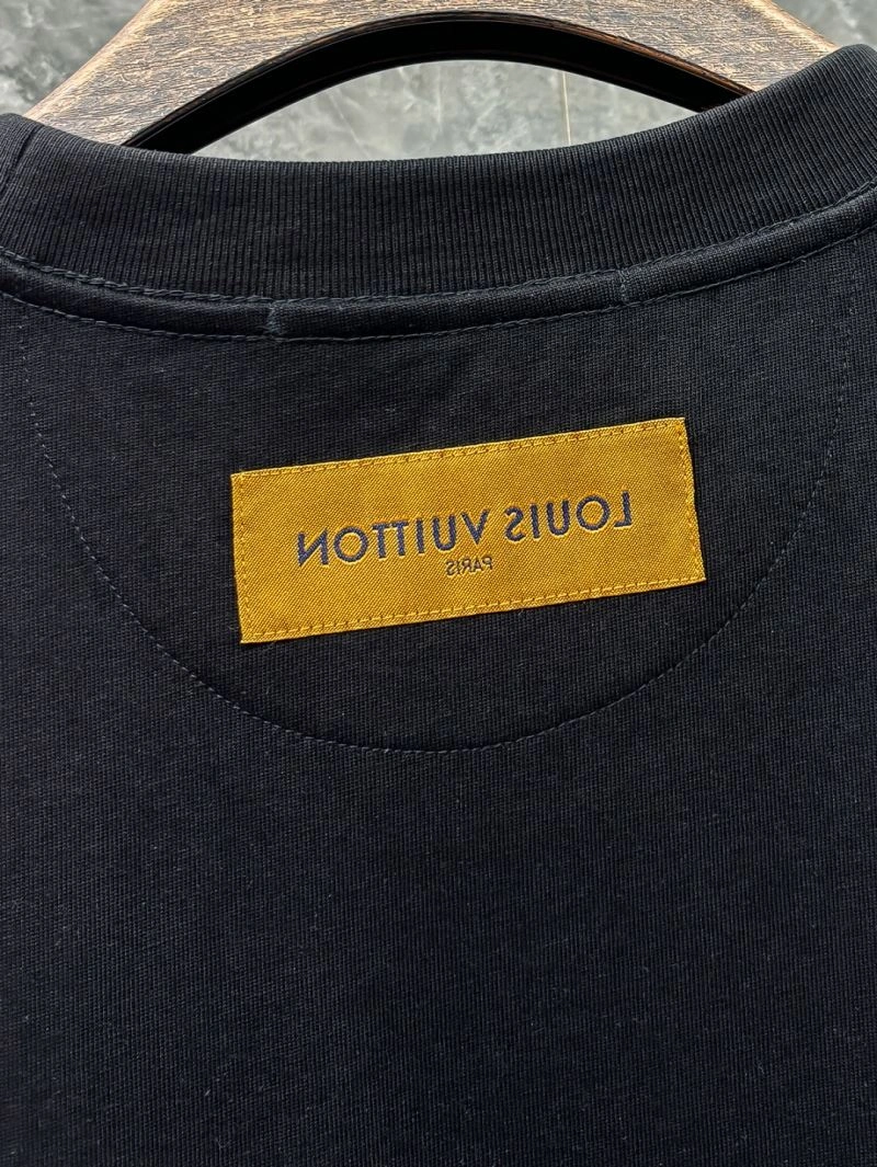 Premium Louis Vuitton T-Shirts 136173
