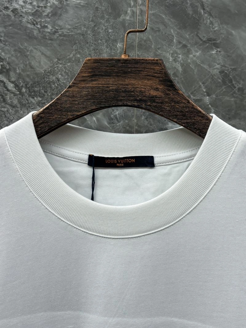 Sleek Louis Vuitton T-Shirts 136201