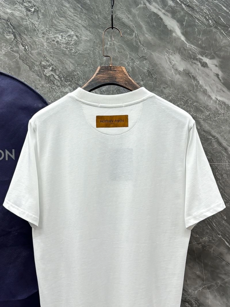 Sleek Louis Vuitton T-Shirts 136201