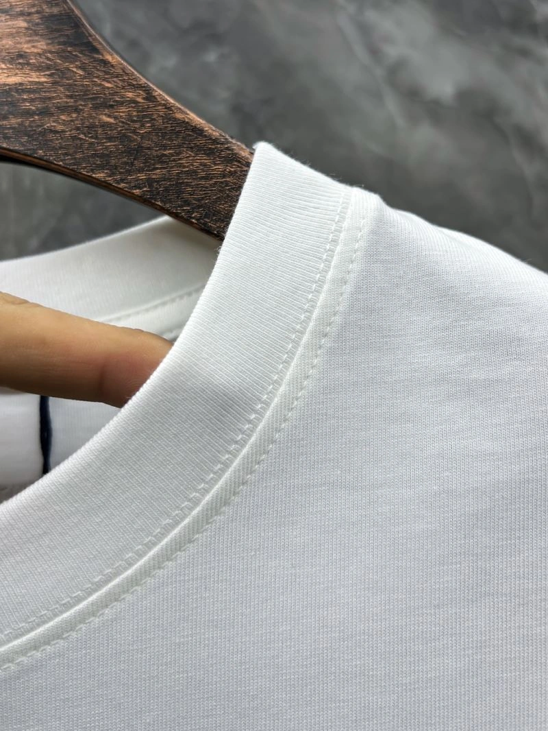 Compact Louis Vuitton T-Shirts 136183