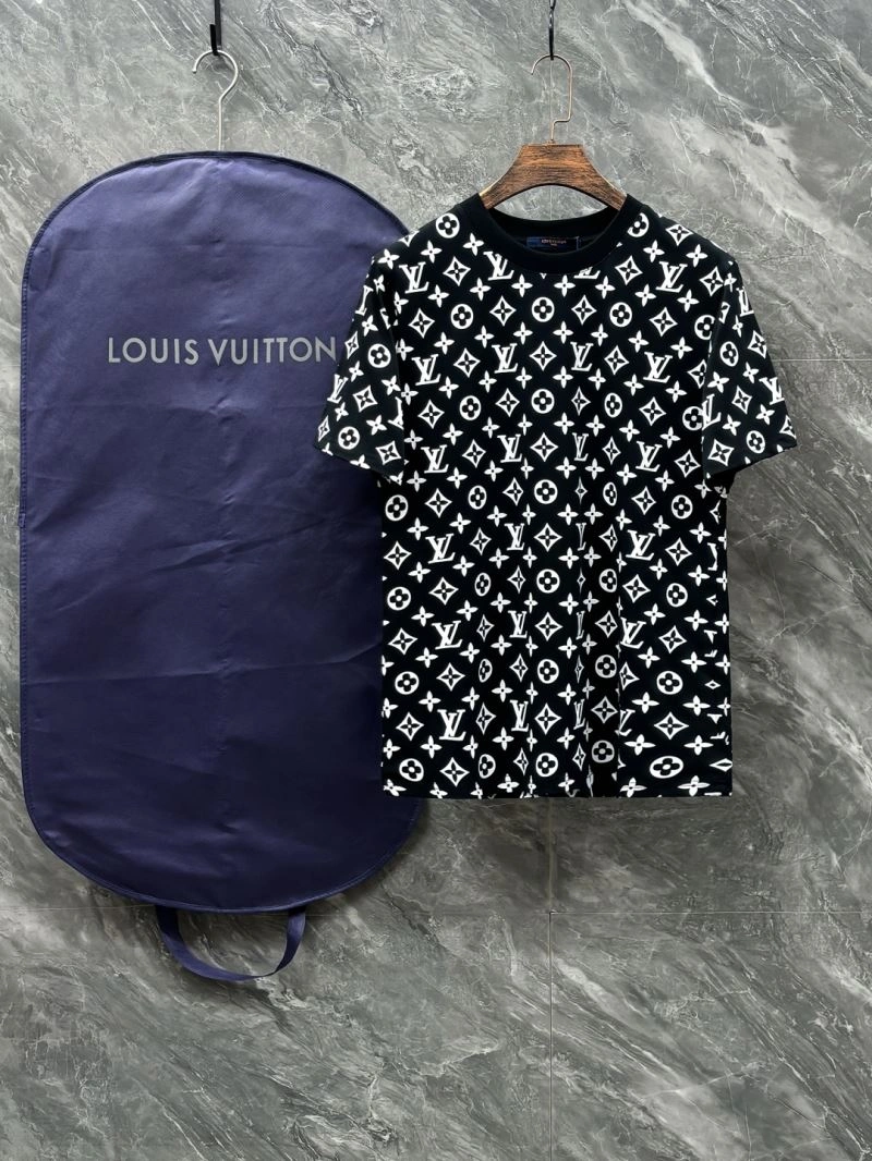 Snug Louis Vuitton T-Shirts 136172