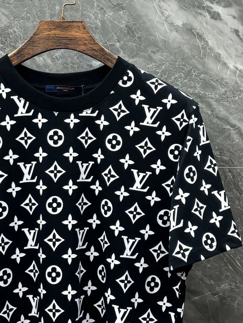 Snug Louis Vuitton T-Shirts 136172