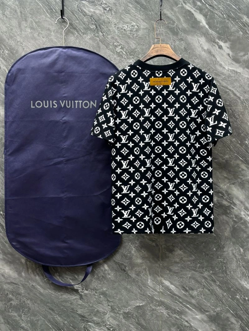 Snug Louis Vuitton T-Shirts 136172