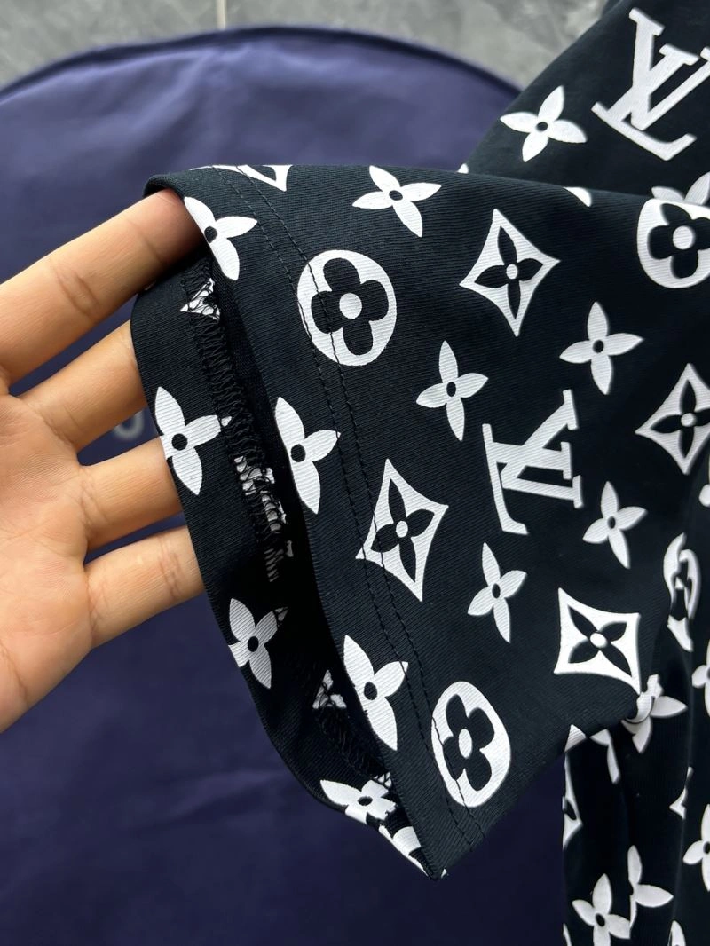 Snug Louis Vuitton T-Shirts 136172