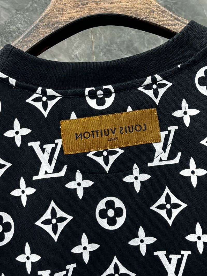 Snug Louis Vuitton T-Shirts 136172