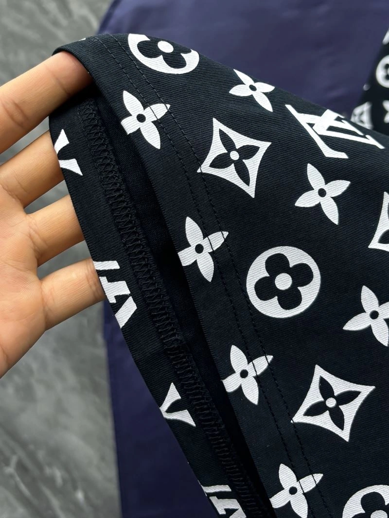 Snug Louis Vuitton T-Shirts 136172