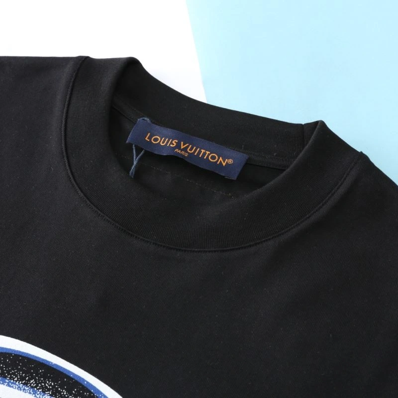 Modern Louis Vuitton T-Shirts 136165