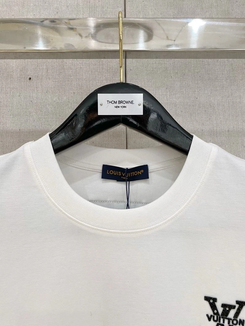 Louis Vuitton T-Shirts Elegant 136149