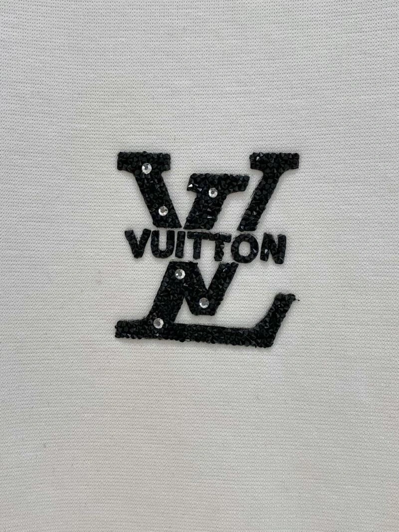 Louis Vuitton T-Shirts Elegant 136149