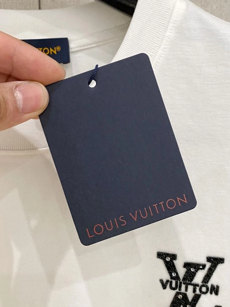 Louis Vuitton T-Shirts Elegant 136149