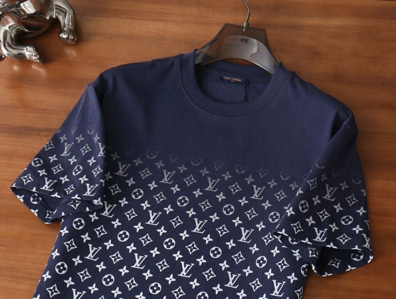 Louis Vuitton T-Shirts Breathable 136141