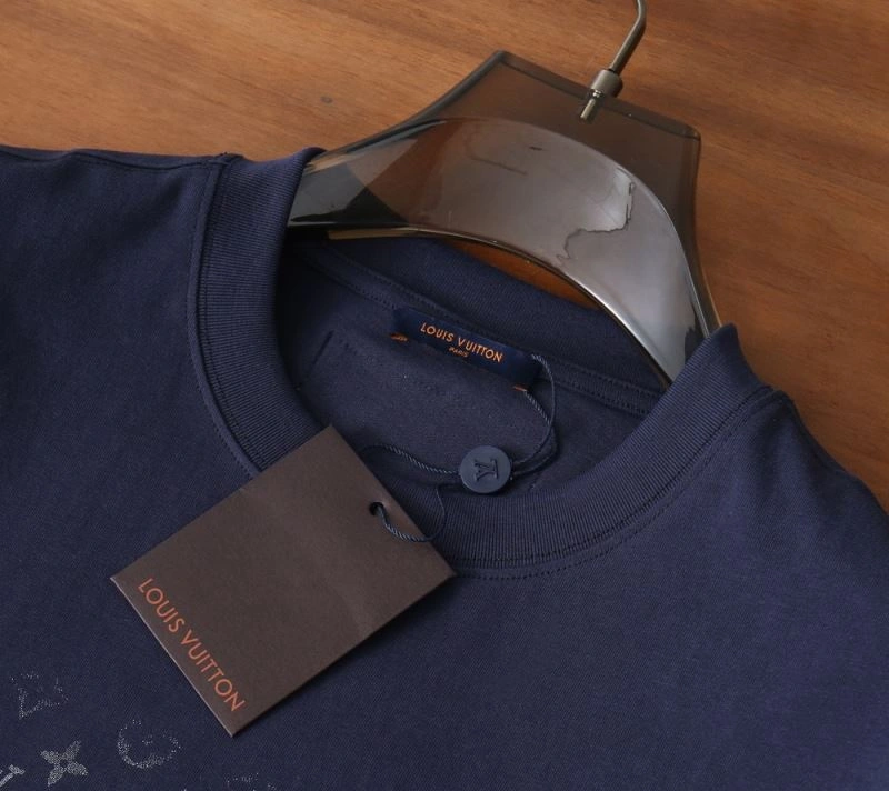Louis Vuitton T-Shirts Breathable 136141