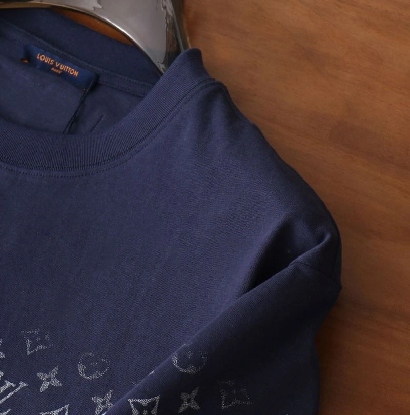 Louis Vuitton T-Shirts Breathable 136141