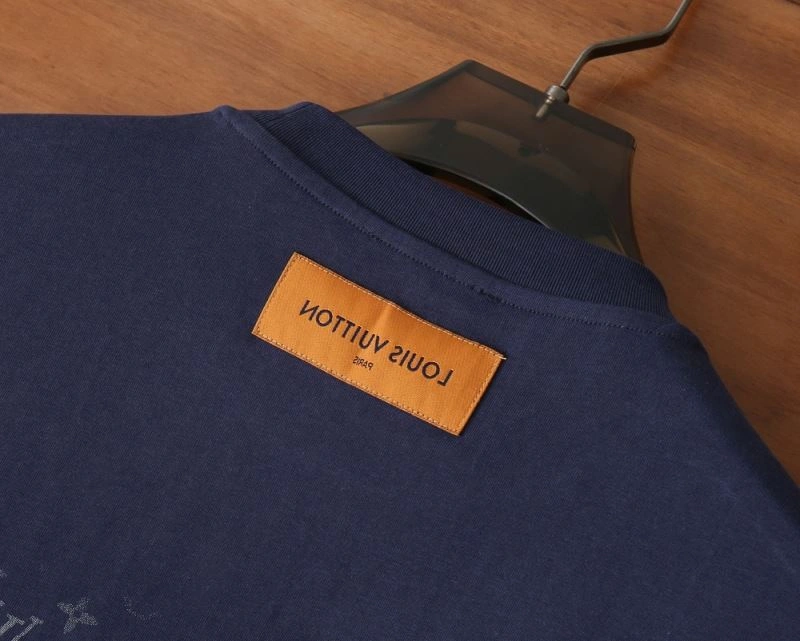 Louis Vuitton T-Shirts Breathable 136141