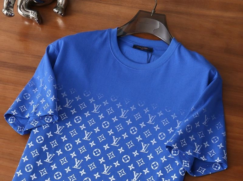 Sporty Louis Vuitton T-Shirts 136135