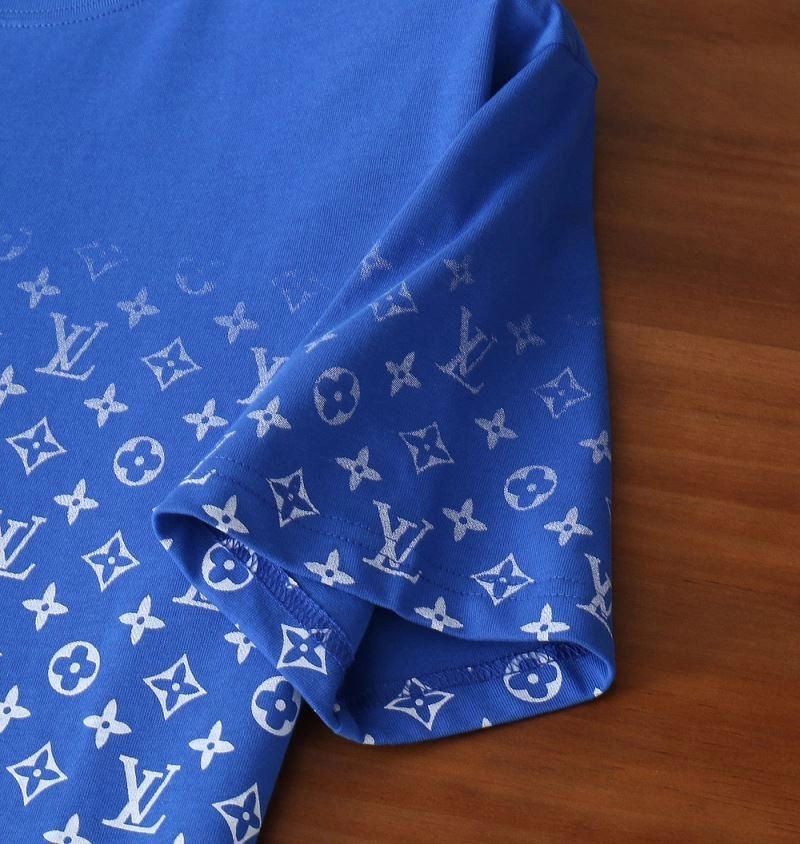 Sporty Louis Vuitton T-Shirts 136135