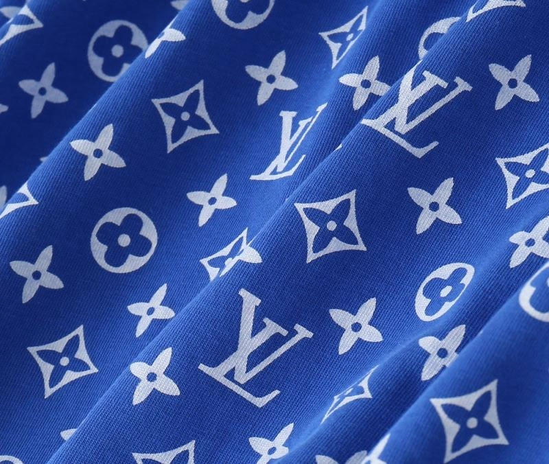 Sporty Louis Vuitton T-Shirts 136135