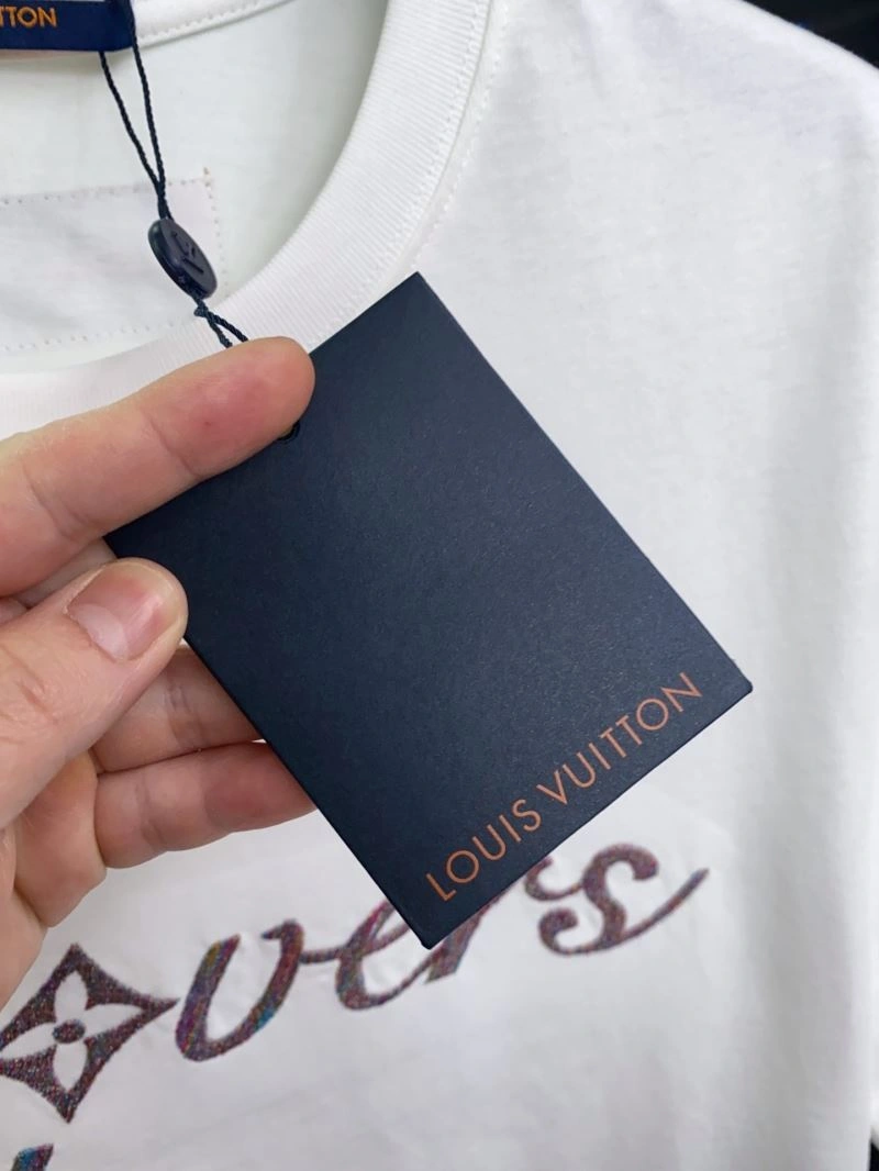 Breathable Louis Vuitton T-Shirts 136150