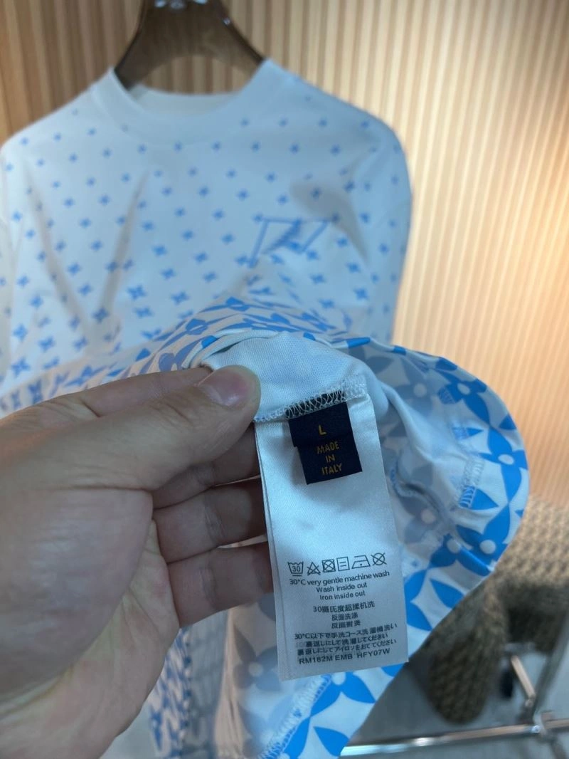 Attractive Louis Vuitton T-Shirts 136133