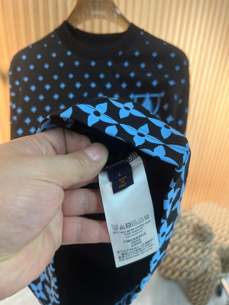 Louis Vuitton T-Shirts Cozy 136144