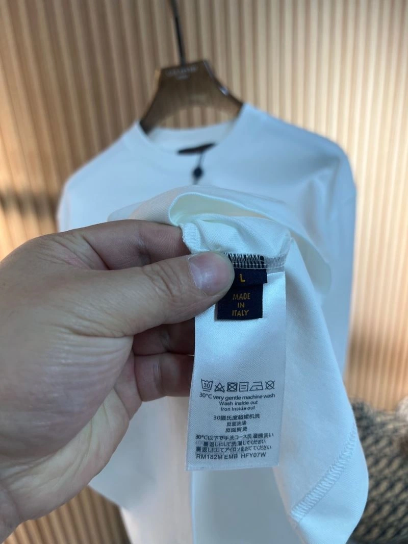 Breathable Louis Vuitton T-Shirts 136129