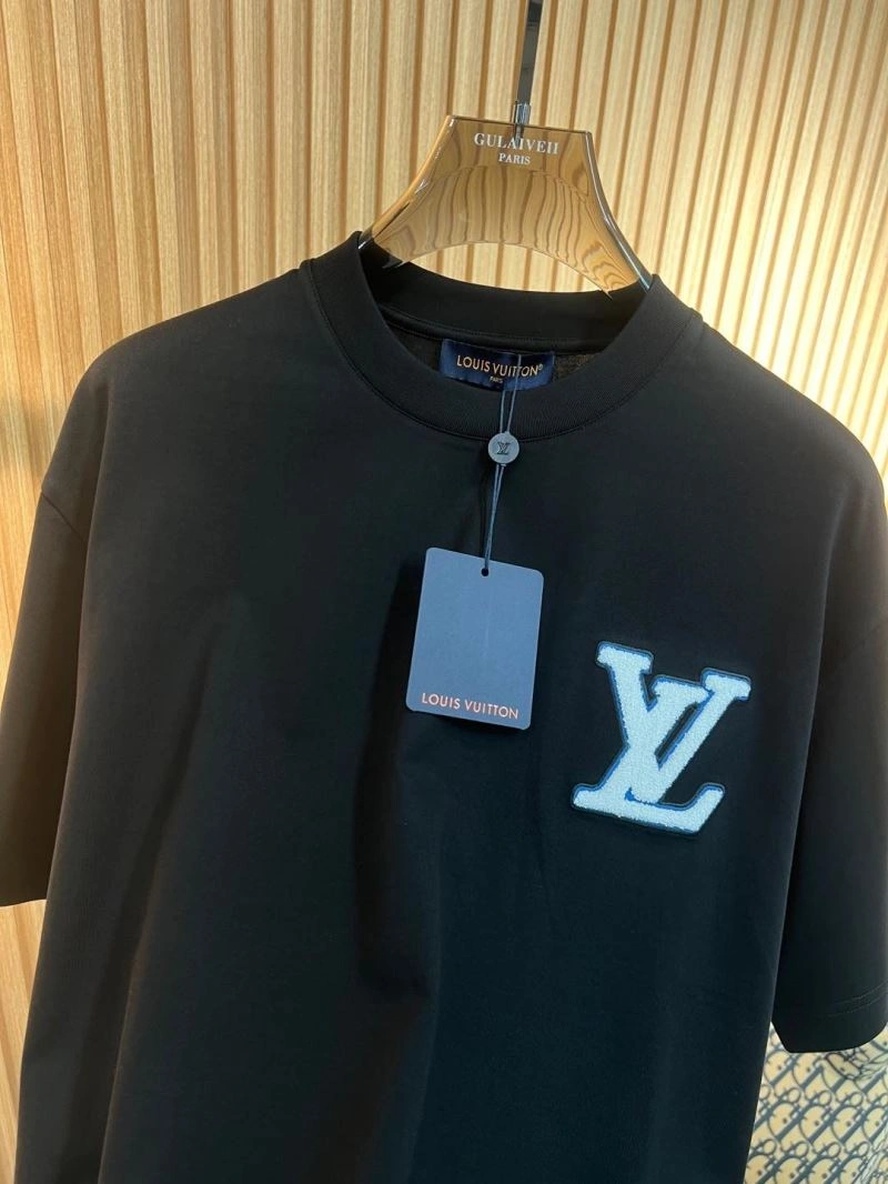 Louis Vuitton T-Shirts Modern 136126