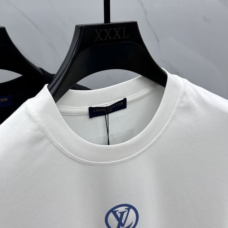 Louis Vuitton T-Shirts UrbanChic 136123