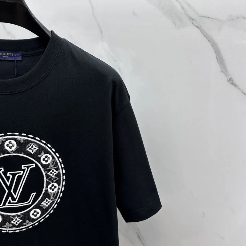 Louis Vuitton T-Shirts WeatherProof 136122
