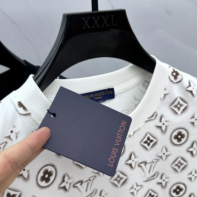 Louis Vuitton T-Shirts Flexible 136121