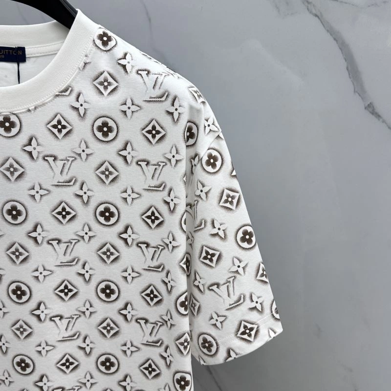 Louis Vuitton T-Shirts Flexible 136121