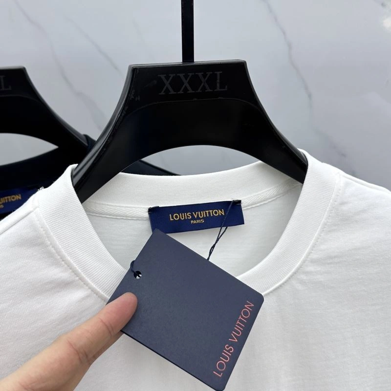Louis Vuitton T-Shirts Chic 136118