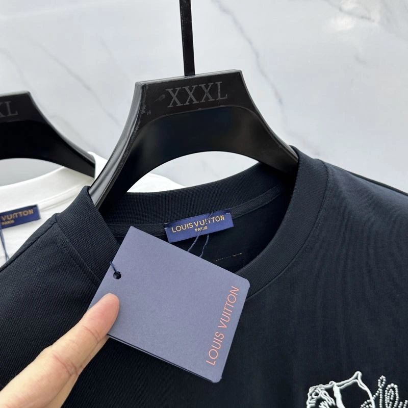 Louis Vuitton T-Shirts Bold 136106