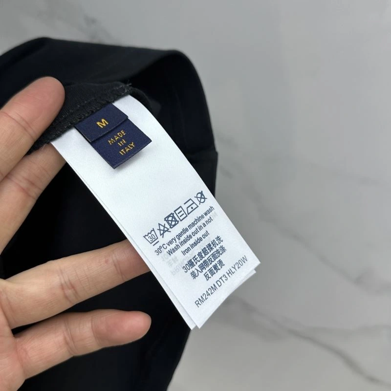 Louis Vuitton T-Shirts Bold 136106