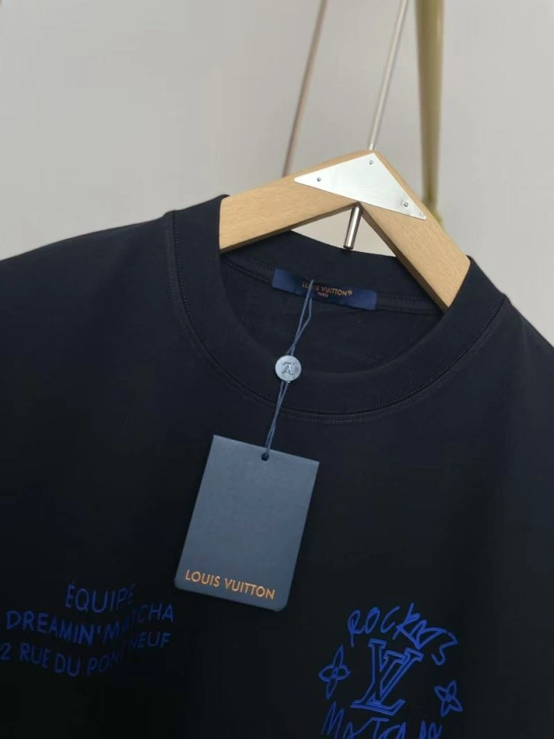 Comfortable Louis Vuitton T-Shirts 136110