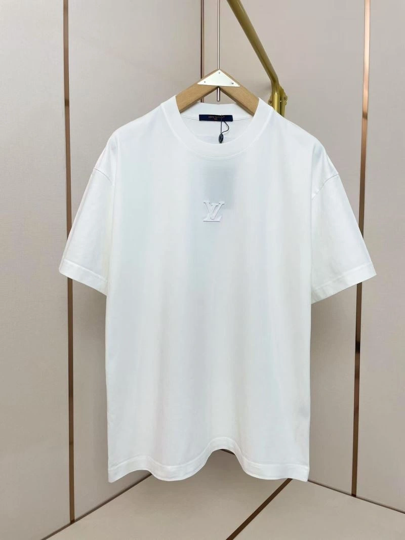 Effortless Louis Vuitton T-Shirts 136113
