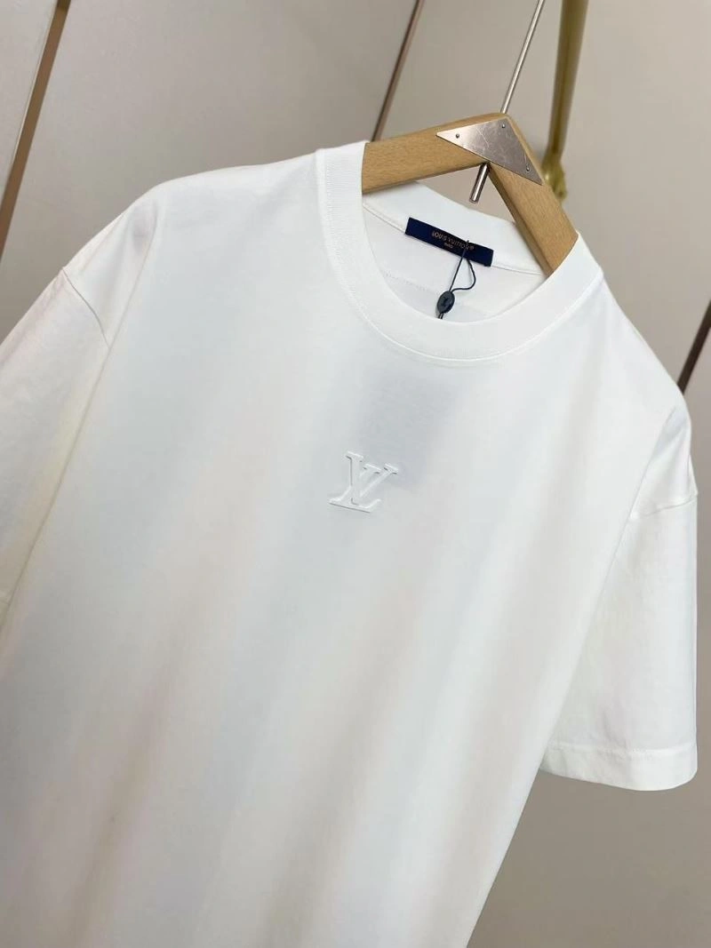 Effortless Louis Vuitton T-Shirts 136113