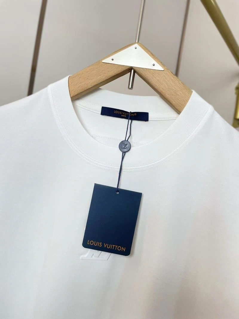 Effortless Louis Vuitton T-Shirts 136113