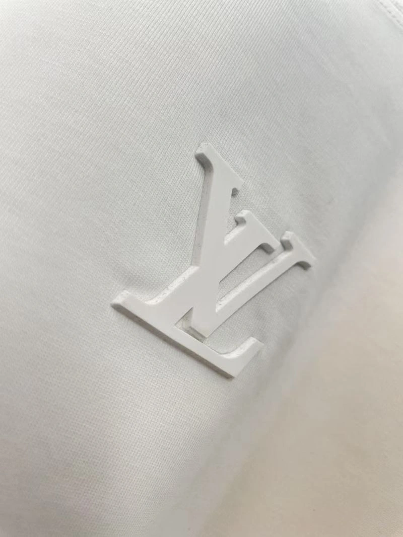 Effortless Louis Vuitton T-Shirts 136113