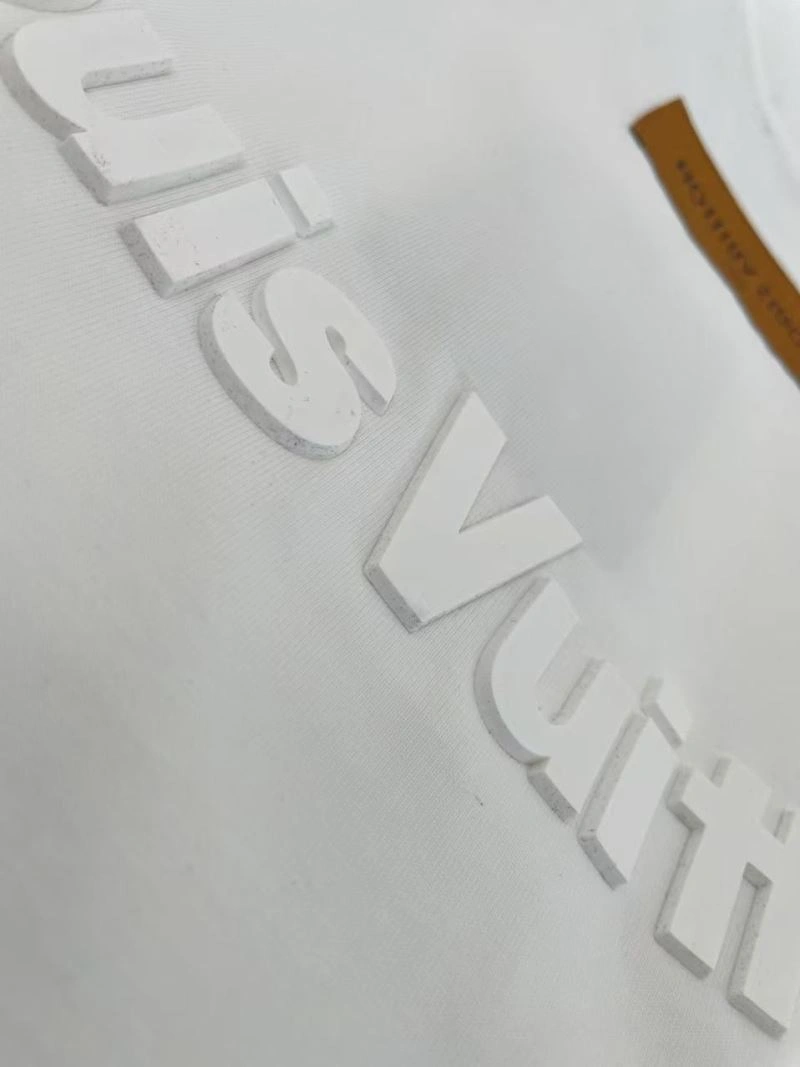 Effortless Louis Vuitton T-Shirts 136113