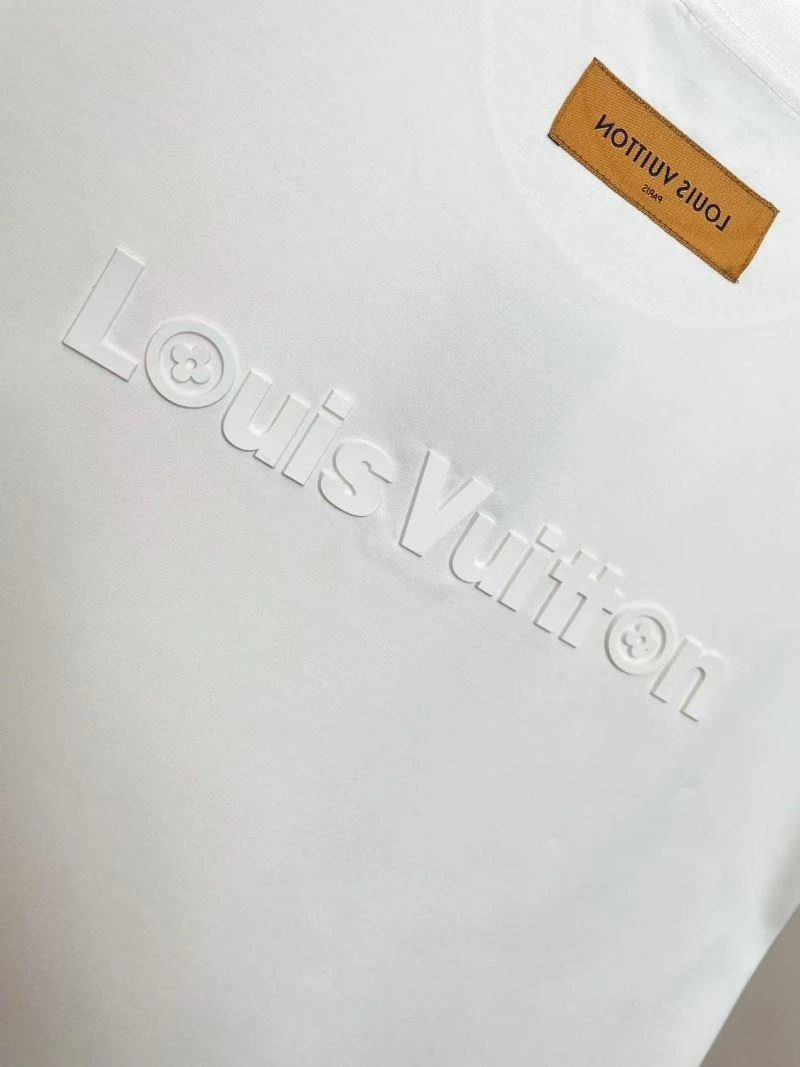 Effortless Louis Vuitton T-Shirts 136113
