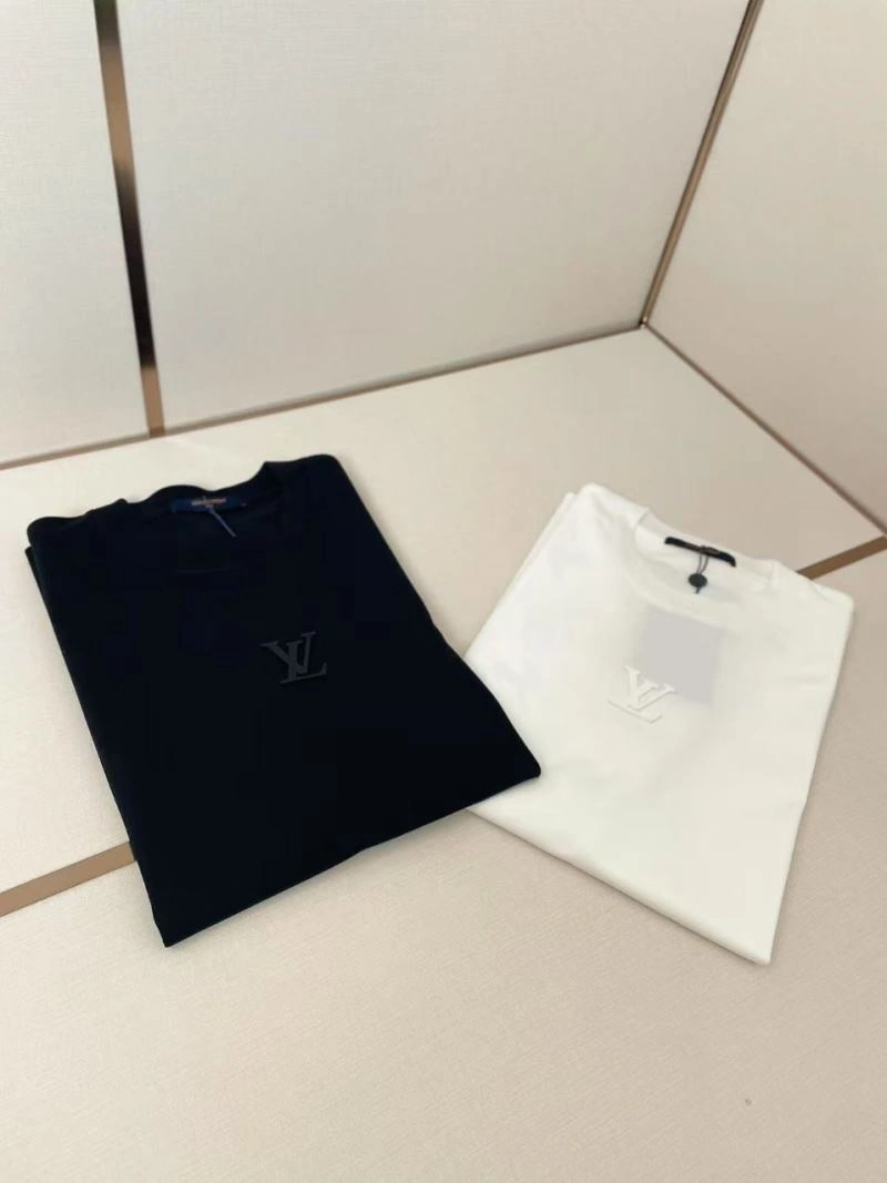 Effortless Louis Vuitton T-Shirts 136113